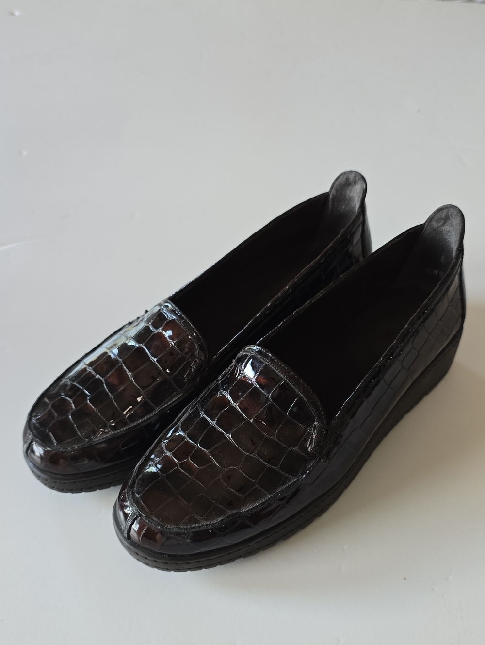 Stuart Weitzman Brown Croc-Embossed Women's Slip-On Loafers Sz 6